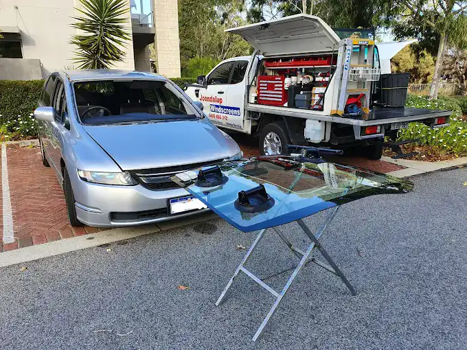 mobile windscreen service with Insurance